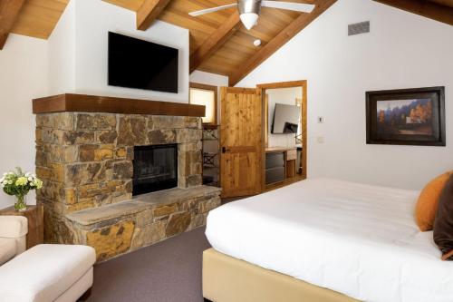 Postel nebo postele na pokoji v ubytování RMR: Granite Ridge Lodge 3197 in Teton Village