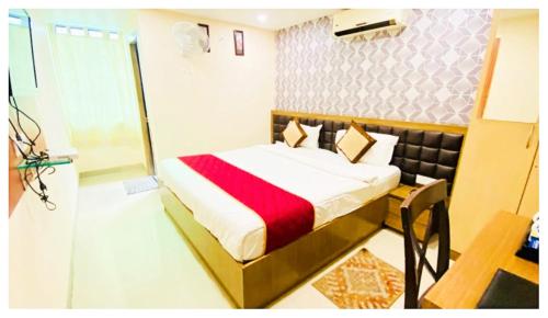 a small bedroom with a bed and a shower at Hotel Ru-pam Tower Patna AC or Non Ac Room in Patna