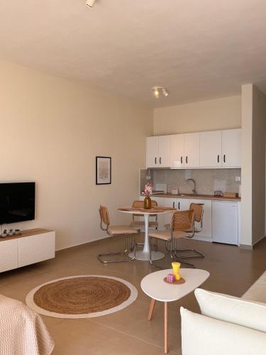 Above The Sea Luxury Apartment