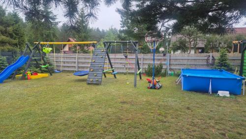 Zona de juegos infantil en Domek Konrad - balia ogrodowa dodatkowo płatna