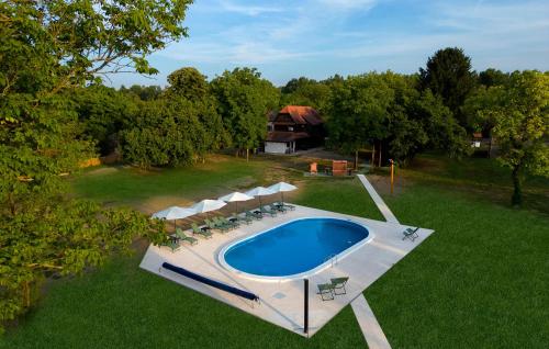 Πισίνα στο ή κοντά στο Amazing Home In Gusce With Sauna