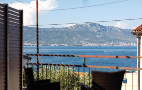 Lovely Home In Slatine With House Sea View