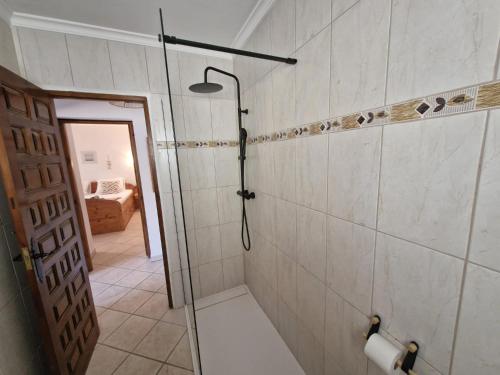 Bilik mandi di Leamar House