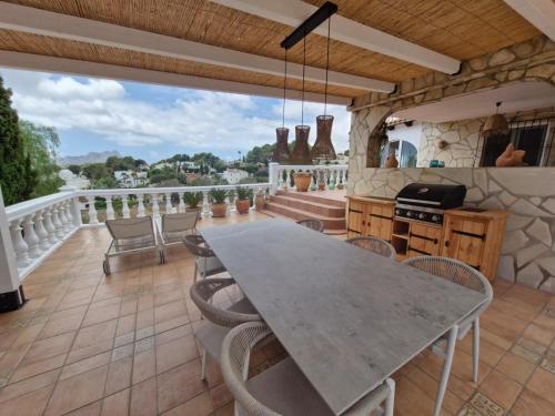 Balkoni atau teres di Leamar House