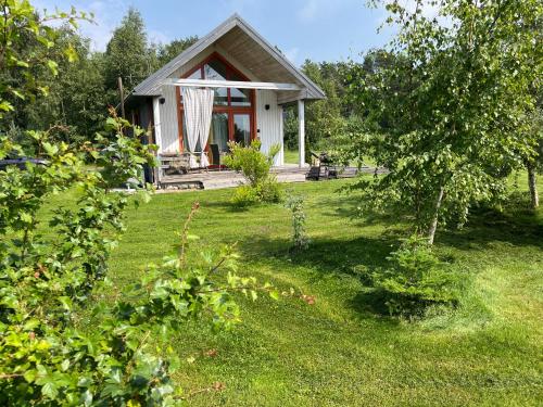 Ein Garten an der Unterkunft Beachboog LAHEMAA
