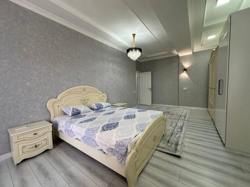 2 bedroom apt on Logvinenko, 12
