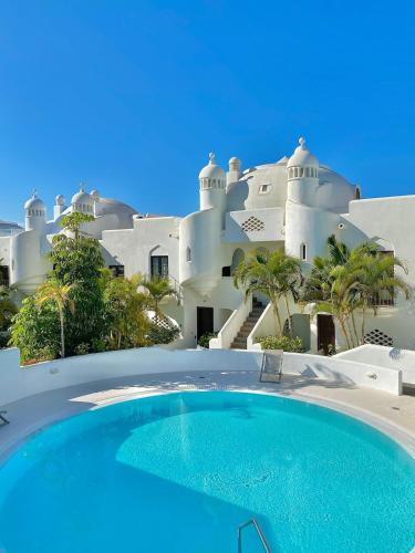 Deluxe Villa - Oceanfront, Heated Pool