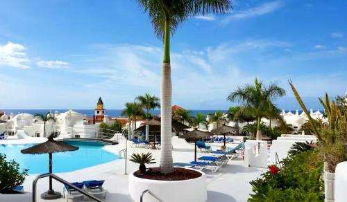 Deluxe Villa - Oceanfront, Heated Pool