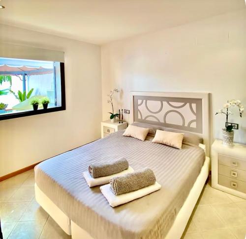 Deluxe Villa - Oceanfront, Heated Pool