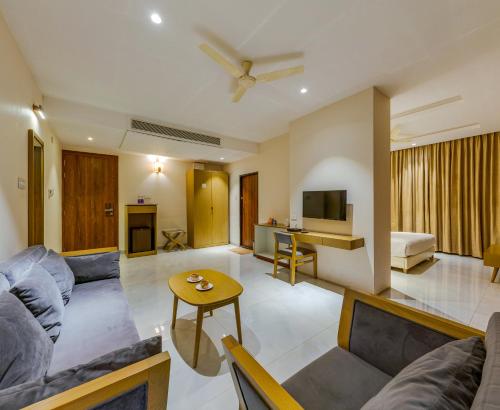 TV a/nebo společenská místnost v ubytování Hotel Sapphire Premium Hotel & Suite