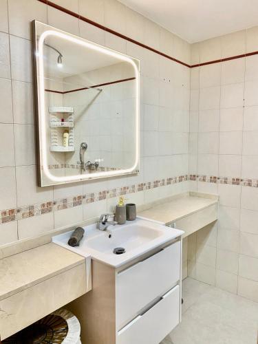 Seaview Villa - Pool, Air Con, Home Office Ready