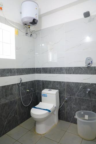 a bathroom with a toilet and a shower at Cheerful Chalet in Kodaikānāl