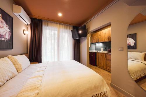 Ένα ή περισσότερα κρεβάτια σε δωμάτιο στο Tare Suites Beşiktaş