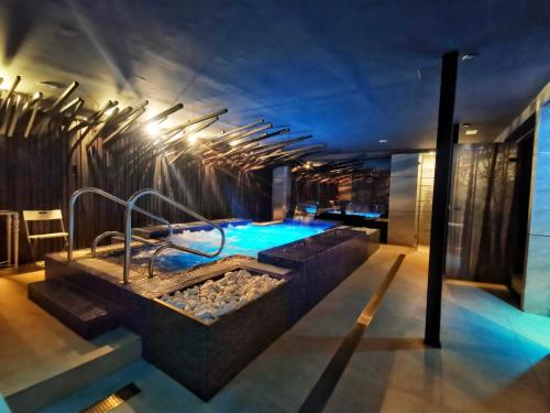 Bazén v ubytování Hotel Las Treixas nebo v jeho okolí