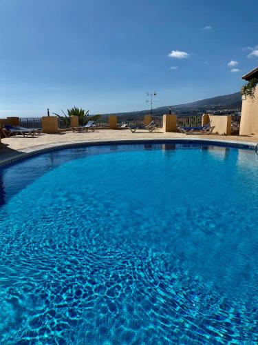Morden House with Ocean View Pool, Air Con