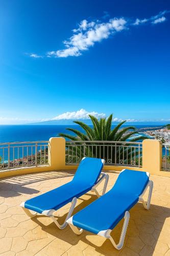 Morden House with Ocean View Pool, Air Con