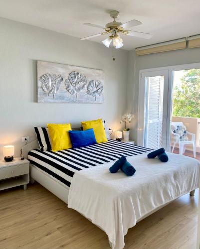 Morden House with Ocean View Pool, Air Con