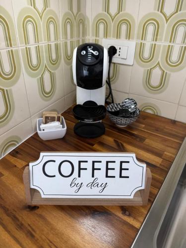 Utensilios para hacer té y café en Maria Suite Home