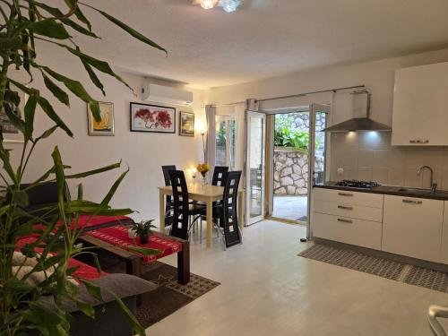 Η κουζίνα ή μικρή κουζίνα στο Ferienwohnung mit Pool Kroatien mit Meerblick und Pool