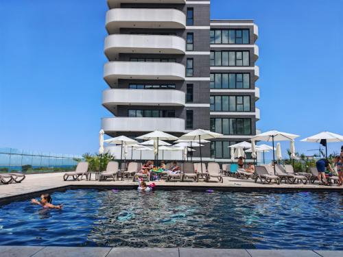 Πισίνα στο ή κοντά στο Yaya apartments pool and spa by Alezzi Odyssey
