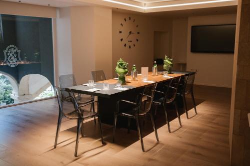 a conference room with a long table and chairs at Palazzo Sangiorgio in Catania