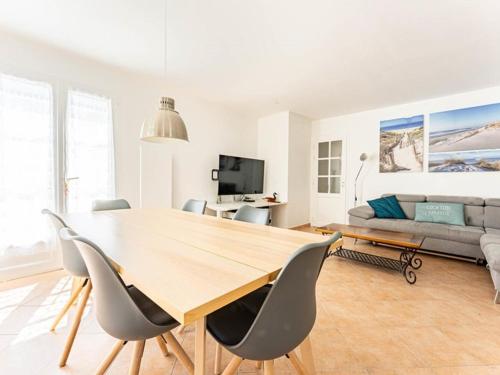 Photo de la galerie de l'établissement Maison à La Flotte avec jardin clos et parking, pour 4 pers. - FR-1-835-22, à La Flotte