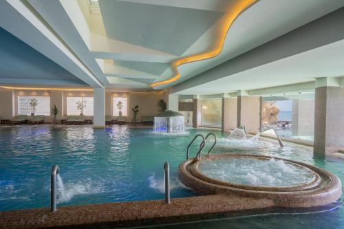a swimming pool with a hot tub in a hotel at Sol Azur in Hammamet
