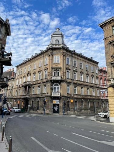 Rijeka City Center 3BR Apt with En-Suite and Workspace