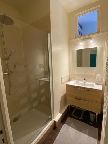 Ένα μπάνιο στο Bleu turquoise