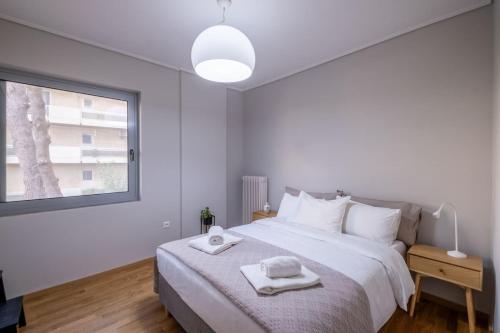 Stylish 2BR with Balcony, Northern Suburbs