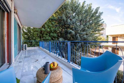 Stylish 2BR with Balcony, Northern Suburbs