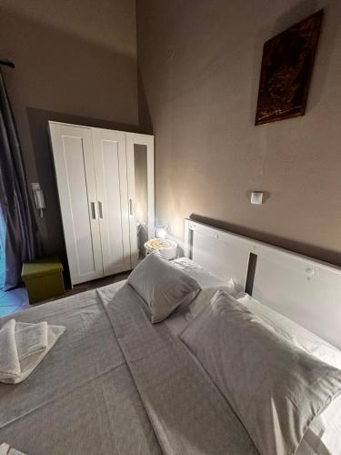 a bedroom with a large white bed in a room at PREVEZA DOWNTOWN garden in Preveza