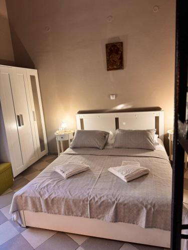 a bedroom with a bed with two towels on it at PREVEZA DOWNTOWN garden in Preveza