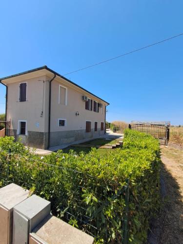 a building with a fence in front of it at Casa da Lilli in Cascina