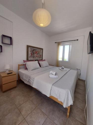 Ένα ή περισσότερα κρεβάτια σε δωμάτιο στο Socrates House Kythnos