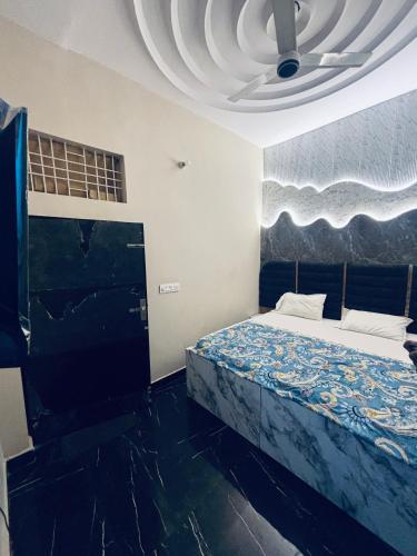 a bedroom with a bed and a ceiling at Hotel Radha Madhavam Luxurious Boutique Stay in Mathura
