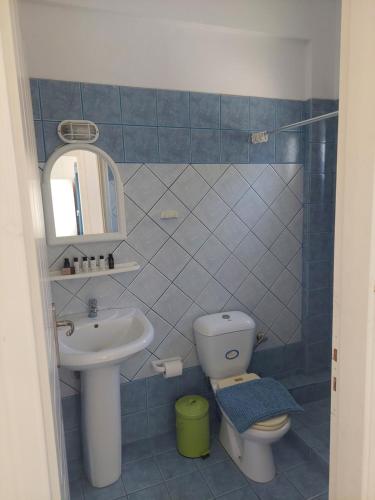Ένα μπάνιο στο Socrates House Kythnos
