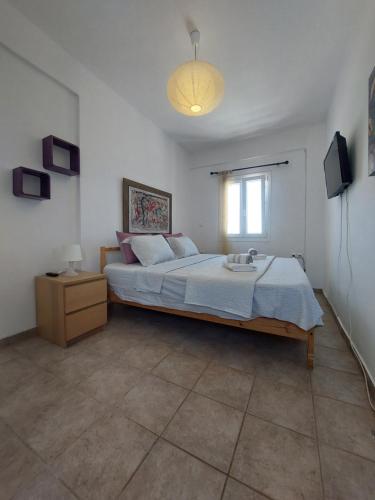Ένα ή περισσότερα κρεβάτια σε δωμάτιο στο Socrates House Kythnos
