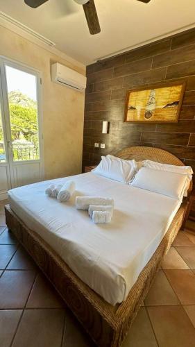 a bedroom with a large bed with towels on it at Elbitat Homes in Bagnaia