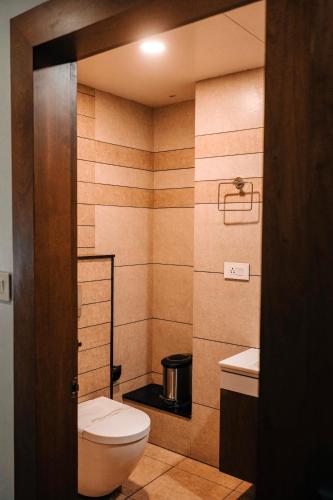 a bathroom with a toilet and a sink at Nigara Residency in Vandanmedu