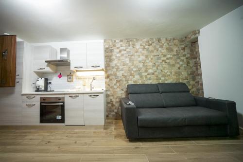 Love Nest Sienaにあるキッチンまたは簡易キッチン
