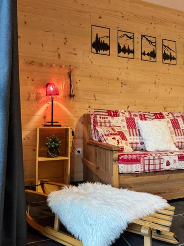 a bedroom with a bed and a table with a lamp at Appartement à La Bresse - cadre naturel et calme in La Bresse