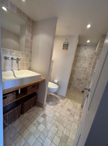 Appartement lumineux vue mer calme au cœur du viel Antibes clim neuve