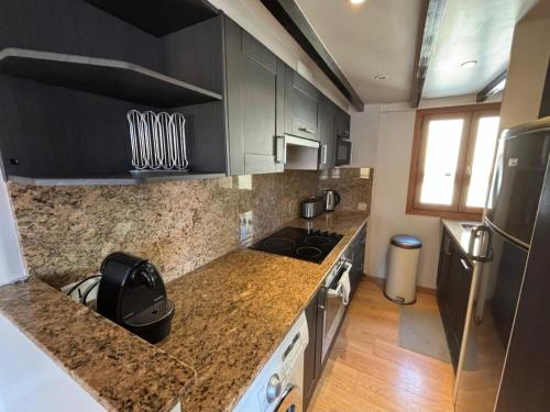 Appartement lumineux vue mer calme au cœur du viel Antibes clim neuve