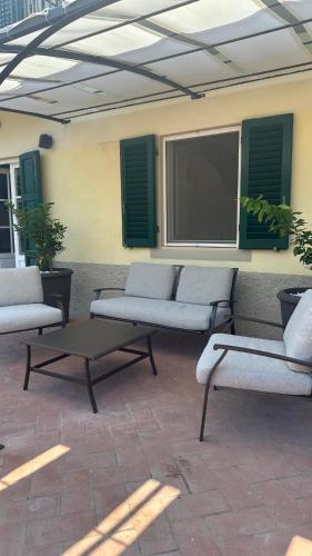a patio with two couches and a table and a tv at Elbitat Homes in Bagnaia