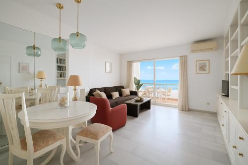 Carlota Apartment- Frontline Beach