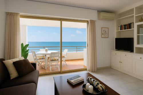 Carlota Apartment- Frontline Beach