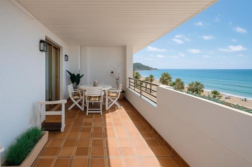 Carlota Apartment- Frontline Beach