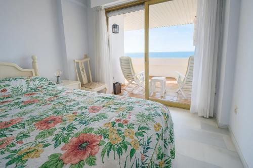 Carlota Apartment- Frontline Beach