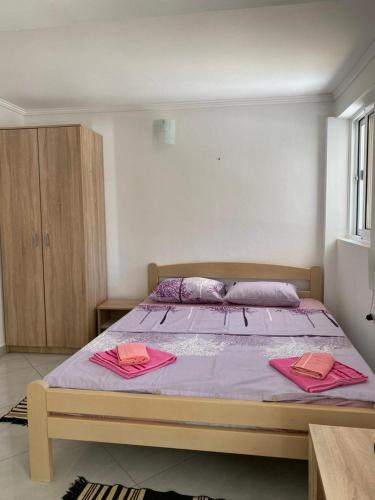 a bedroom with a bed with pink towels on it at Villa Rezevici in Katun